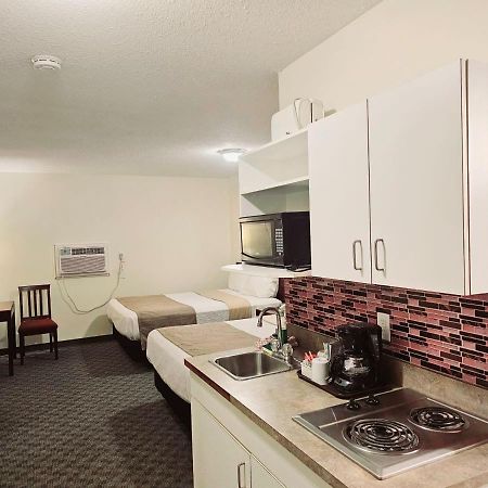 Canadian Motor Inn Grande Prairie Εξωτερικό φωτογραφία