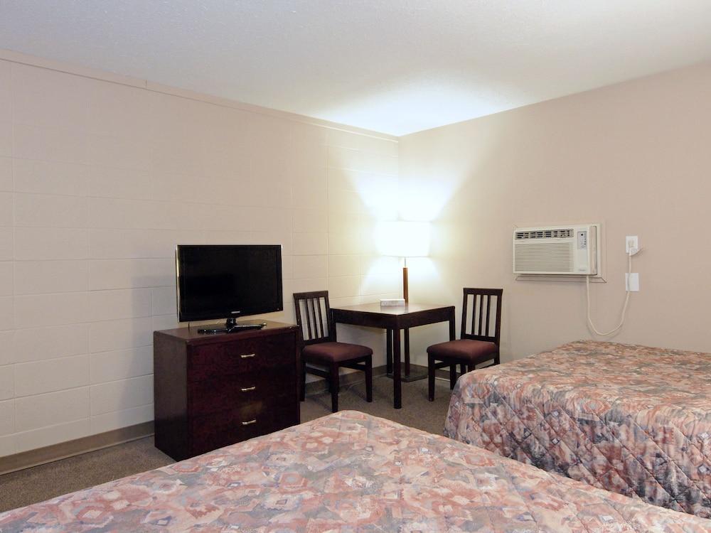 Canadian Motor Inn Grande Prairie Εξωτερικό φωτογραφία