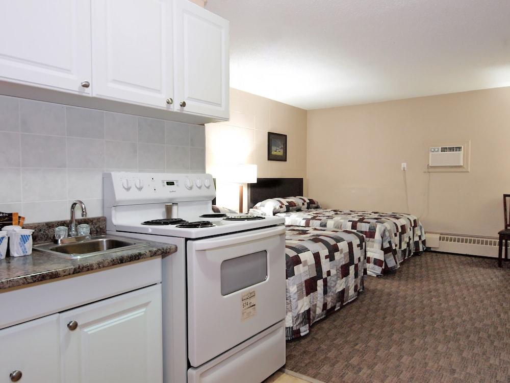 Canadian Motor Inn Grande Prairie Εξωτερικό φωτογραφία