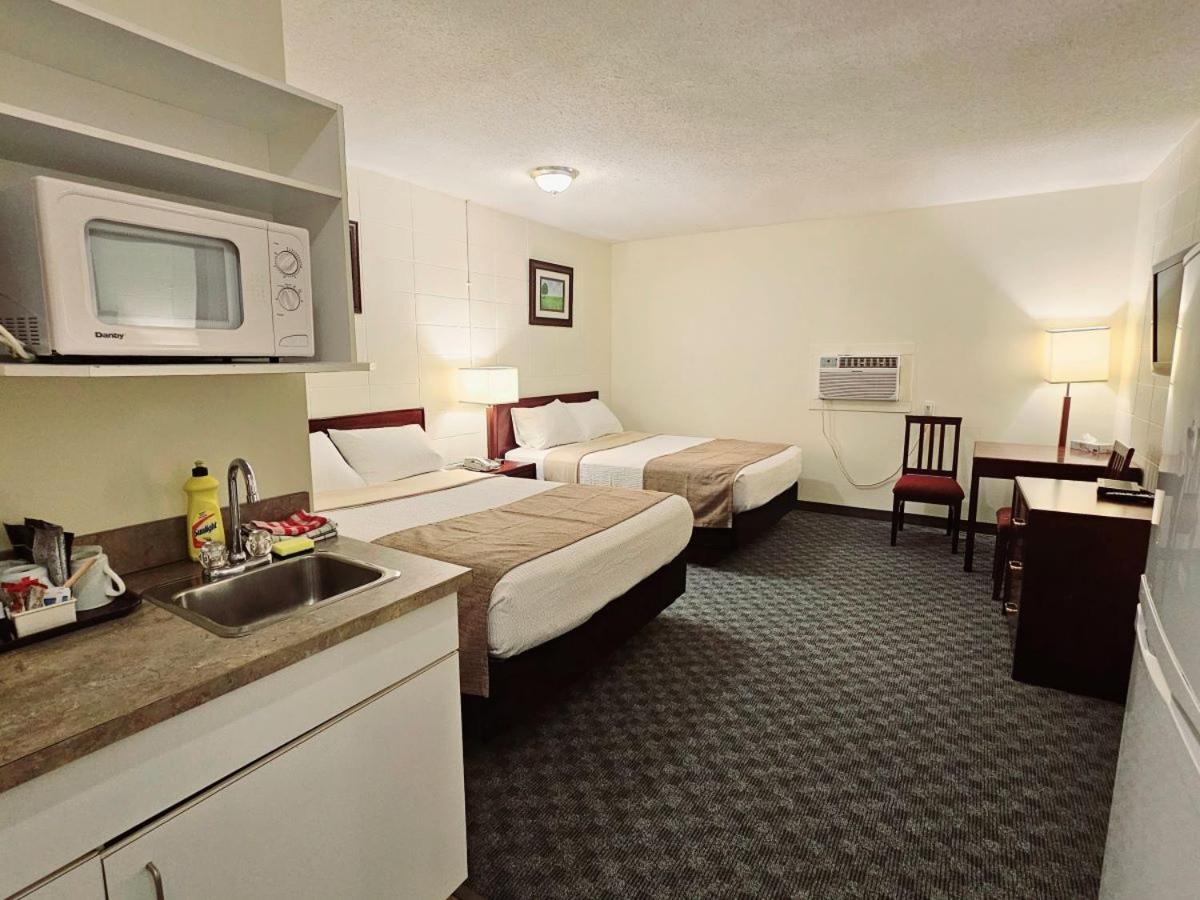 Canadian Motor Inn Grande Prairie Εξωτερικό φωτογραφία